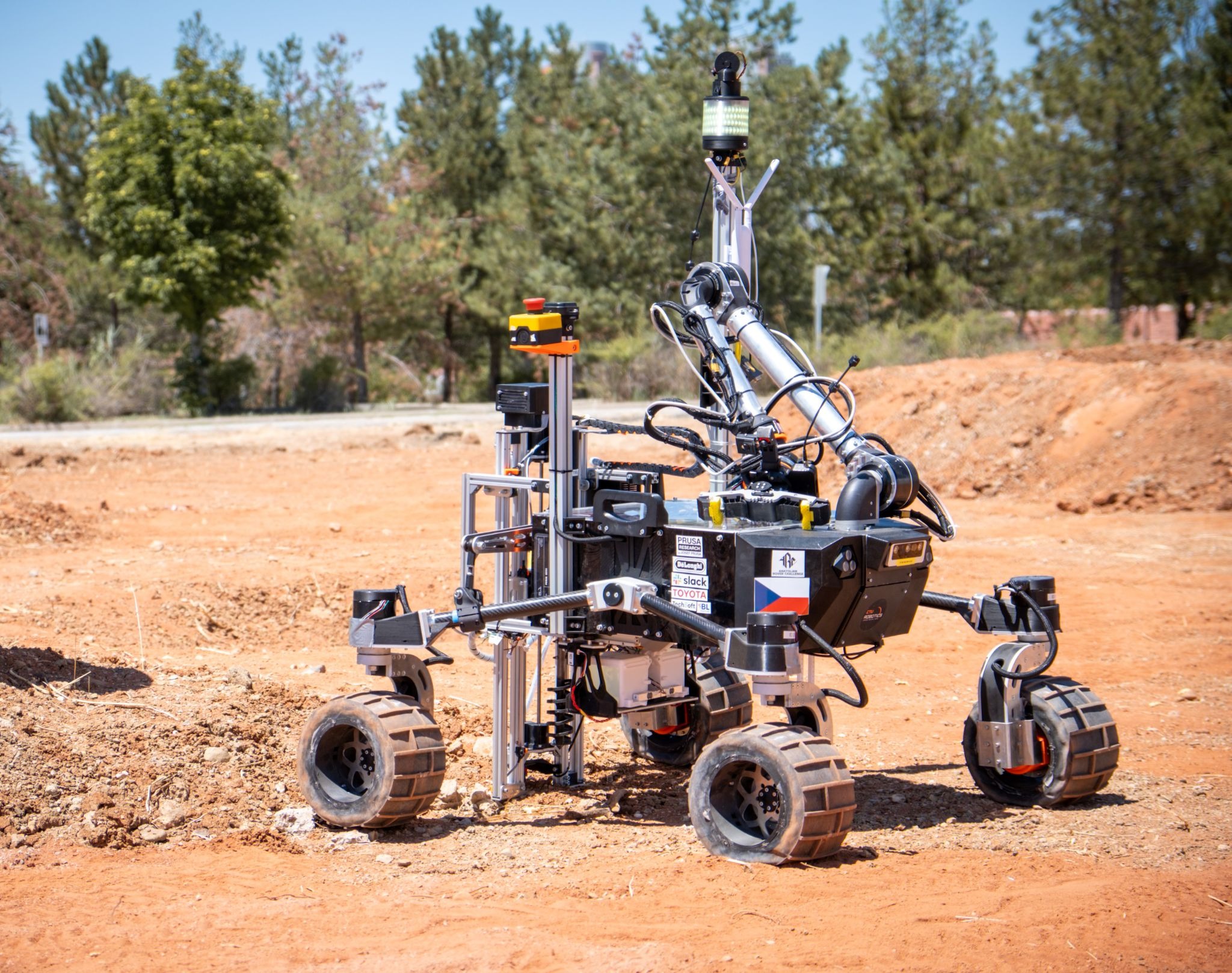 Český rover uspěl v Turecku. CTU Robotics získali cenu za elektroniku